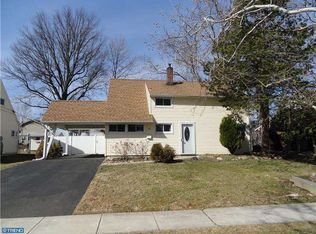 51 Inbrook Rd, Levittown, PA 19057