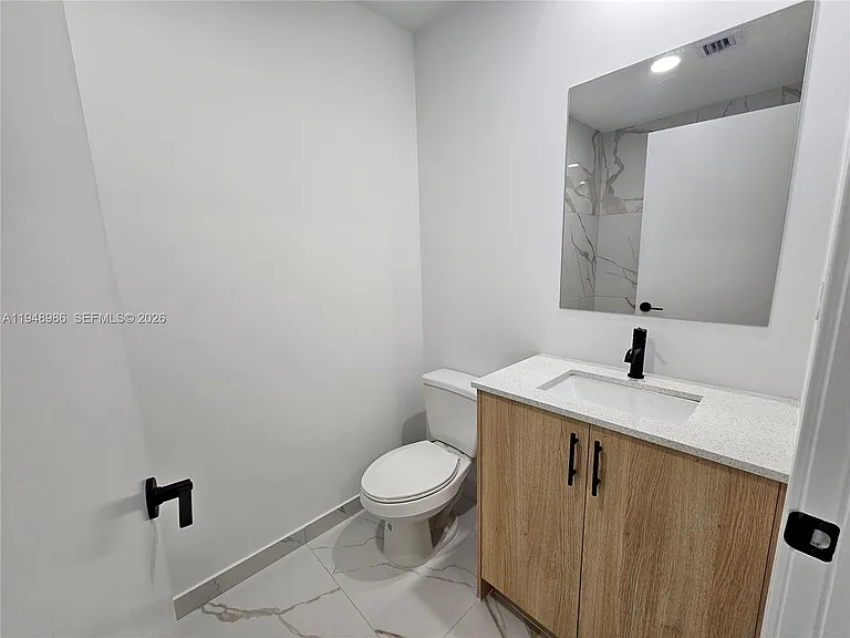 215 NW 13th Pl — Photo 15