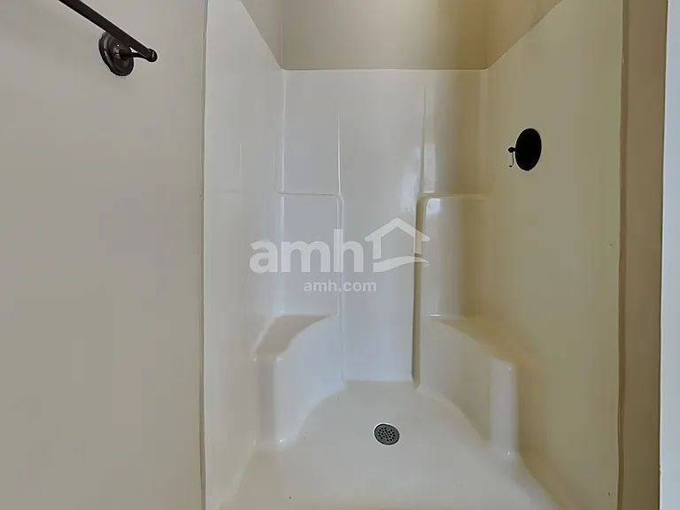 210 Fox Hunt Ln — Photo 15