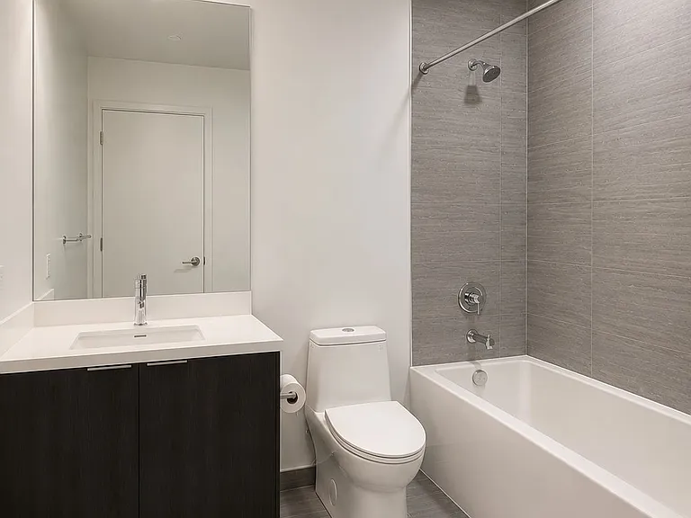 400 King St W #1110 — Photo 9