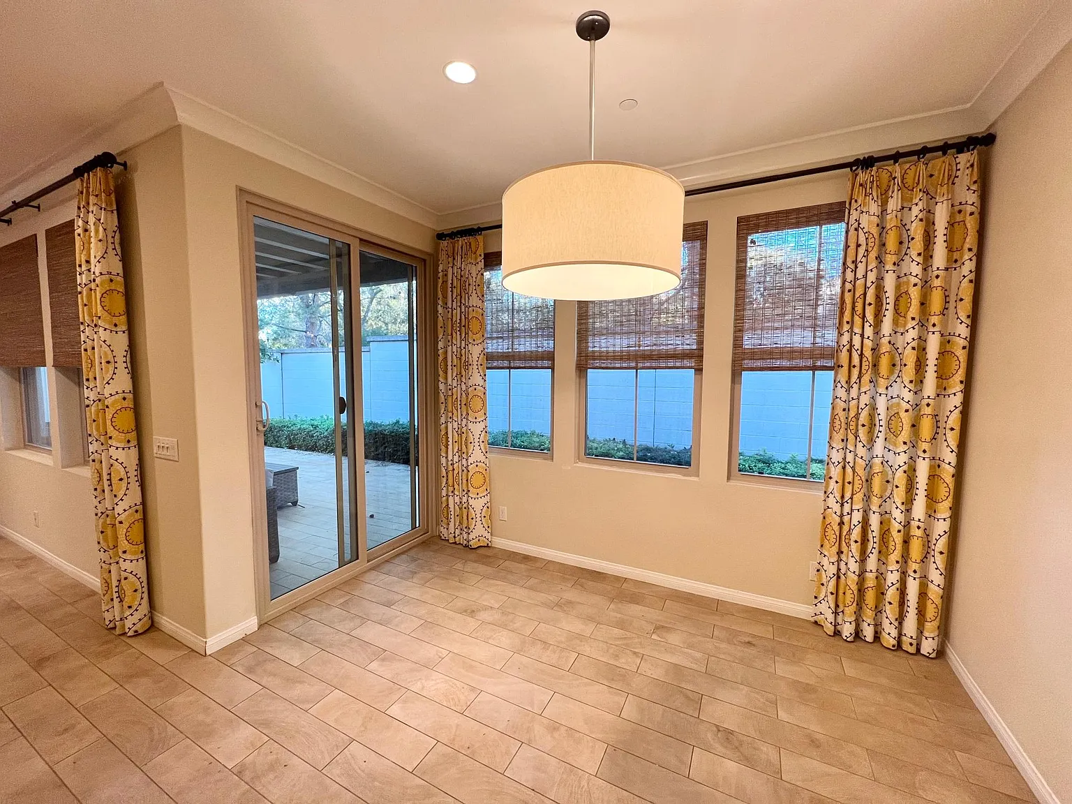 3 bed, 2.5 bath, 1654 sqft, $4,900 — Photo 4
