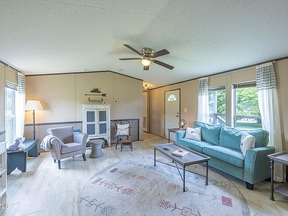 4th image of 4739 Greenwood Dr
