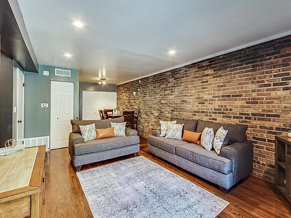 4th image of 636 W Buckingham Pl Unit F