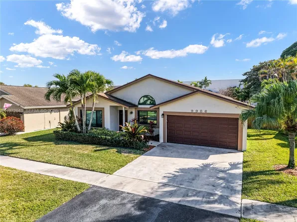 9986 NW 52nd St, Sunrise, FL 33351