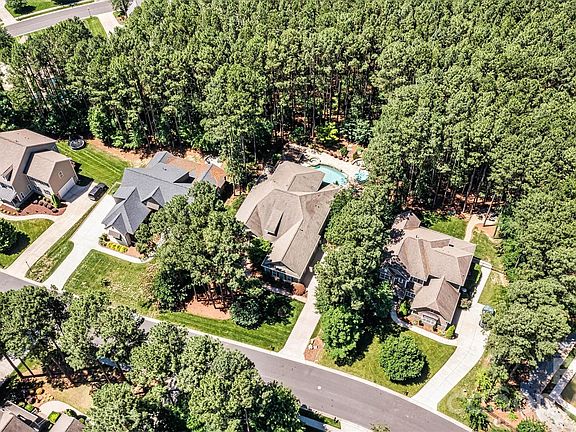 5th image of 108 Heron Cove Dr