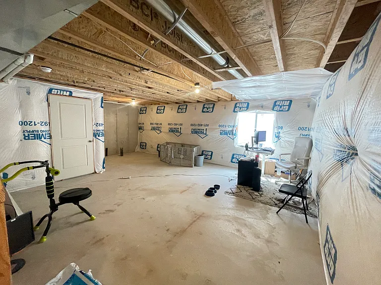 639 W Parker Pl — Photo 9