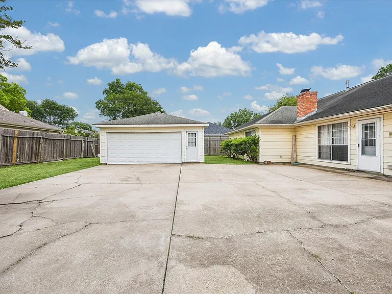 11926 Waldemar Dr — Photo 5