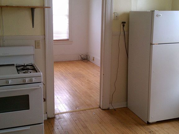 3rd image of 2943 N Fratney St