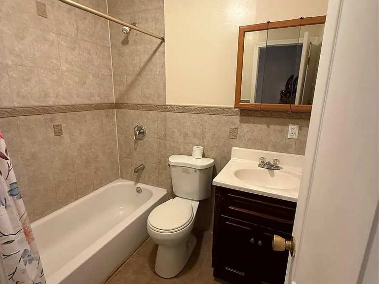 766 Pine St — Photo 2