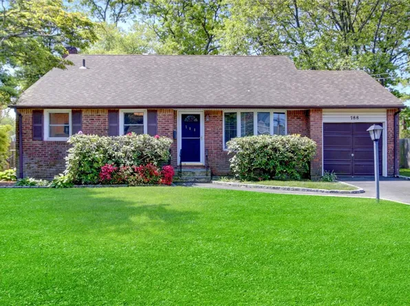 788 Pine Avenue, West Islip, NY 11795