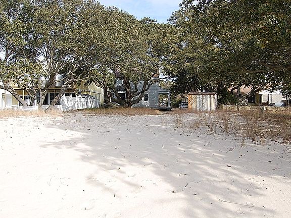 4th image of 917 Little Bay Ave