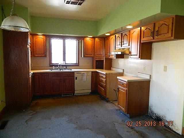 2nd image of 112 S 3rd St