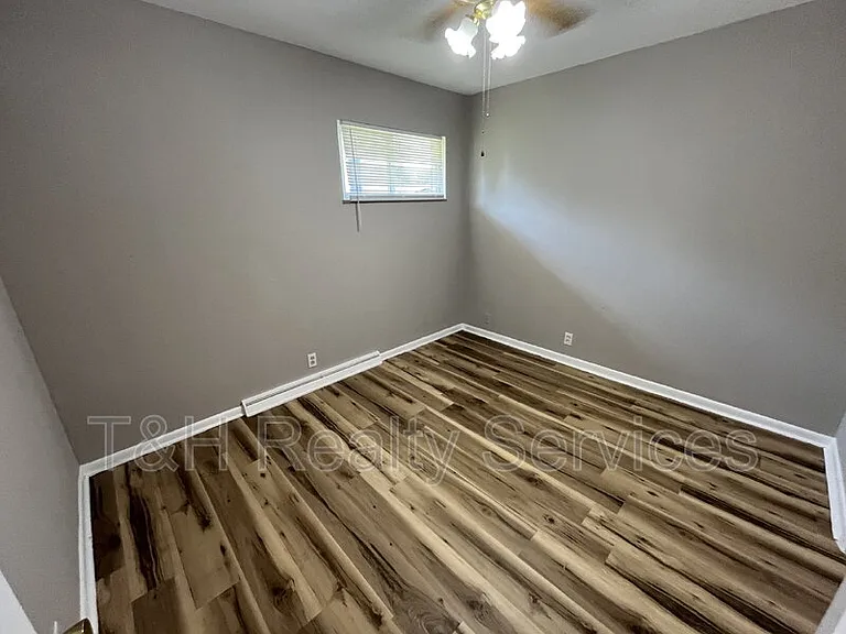 2301 W Murden St — Photo 9