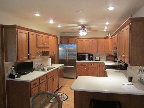 3rd image of 307 Carol Ct