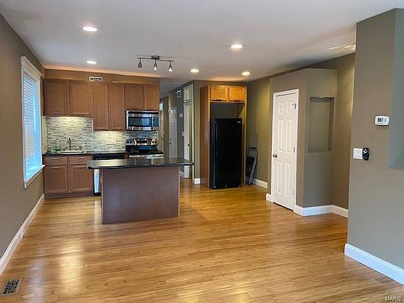 5th image of 3333 Salena St