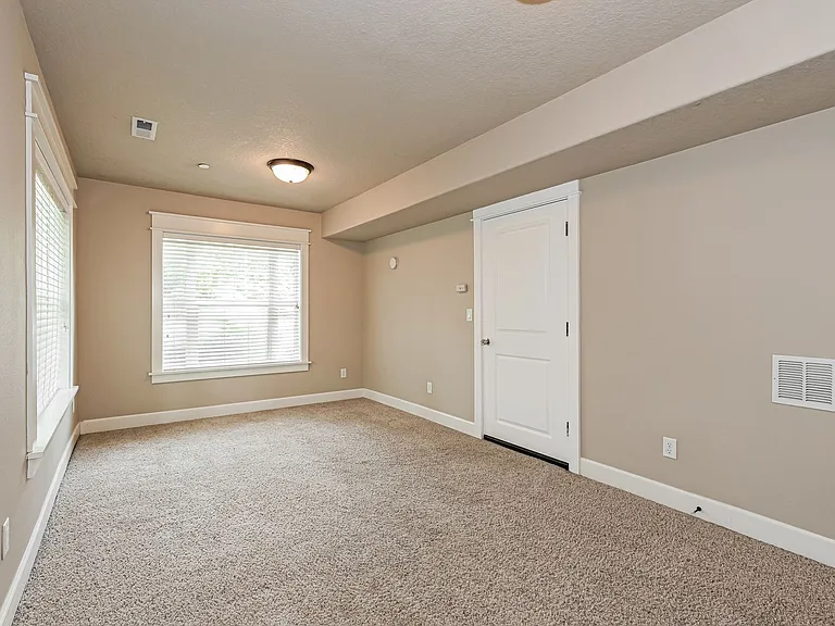 9402S E Causey Ave — Photo 10