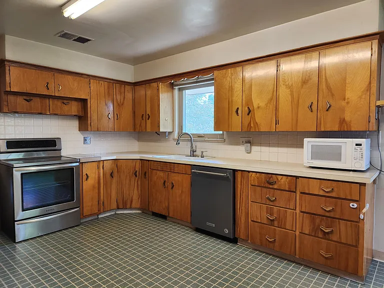 1326 Fremont Ct — Photo 8