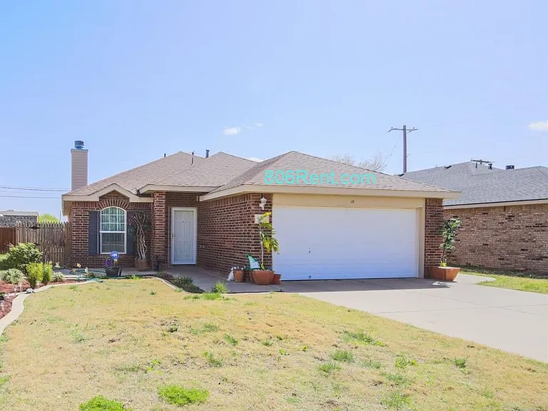 931 Xavier St — Photo 1