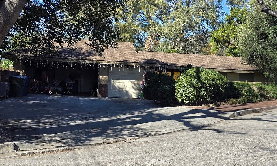 2nd image of 5572 Electric Ave