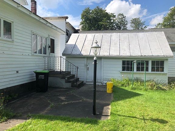 4th image of 32 Slawson St