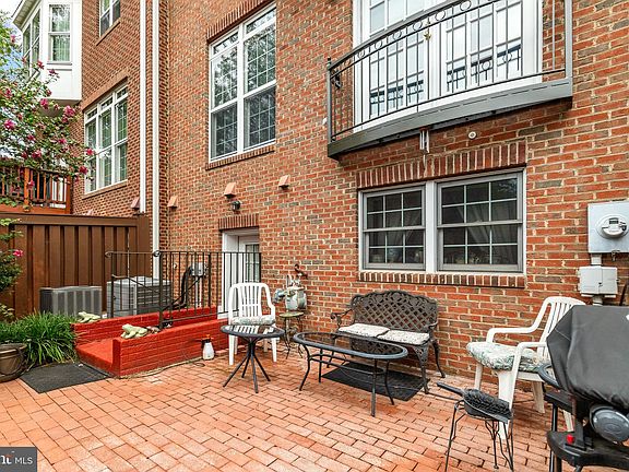 3rd image of 3093 McKinnon Way