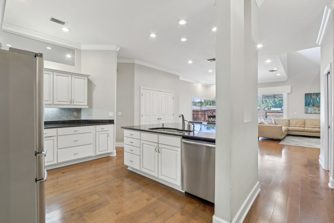 Cynthianna Cir-2204-015.jpg