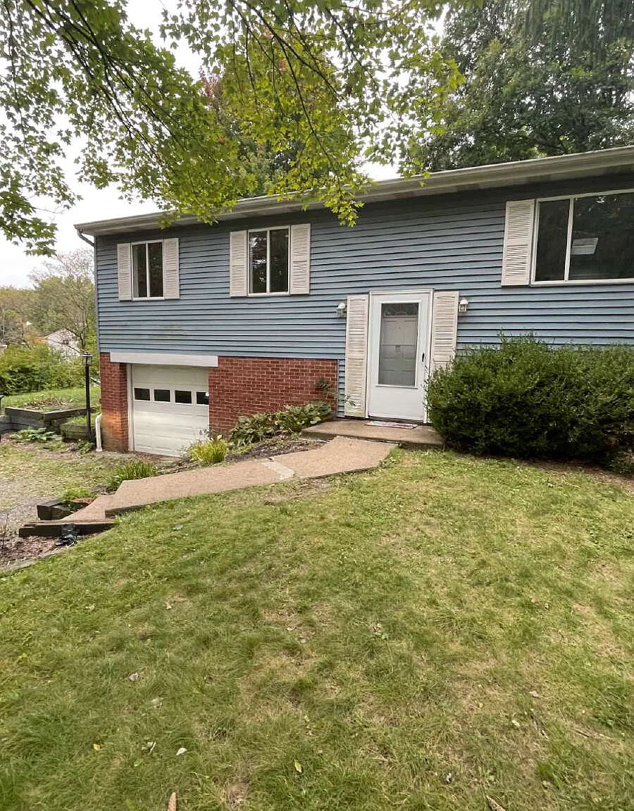 4 bed, 1.5 bath, $1,800 — Photo 2