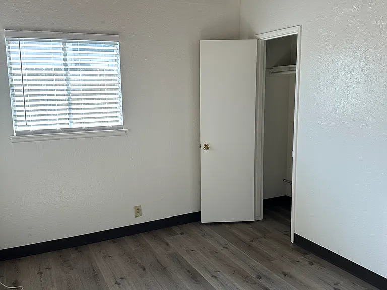 1623 W Caldwell Ave — Photo 8