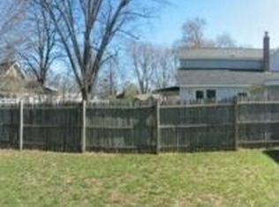 403 S East St, Fenton, MI 48430