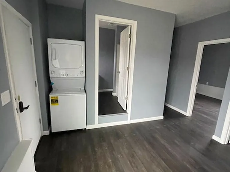 503 E College St — Photo 18
