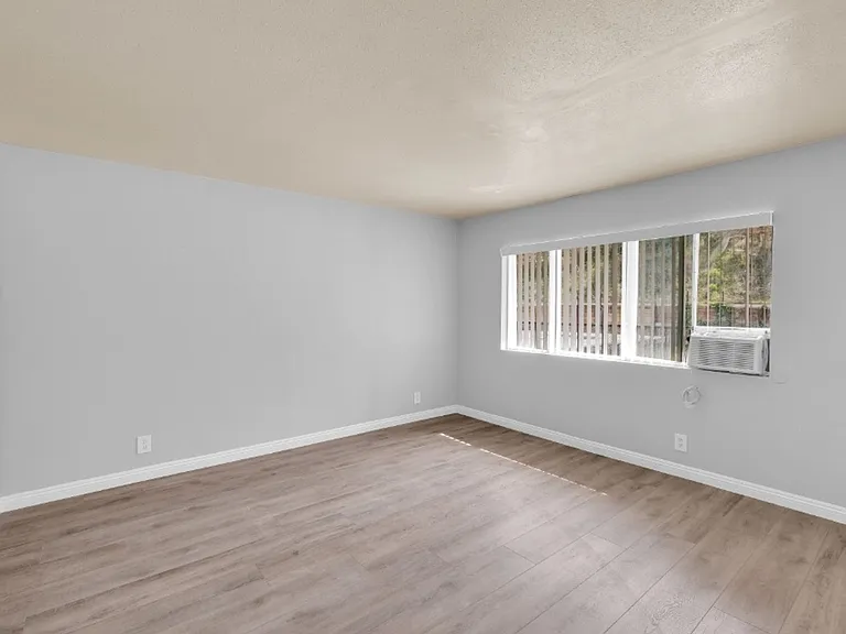 Ramona Garden Apartments — Photo 14