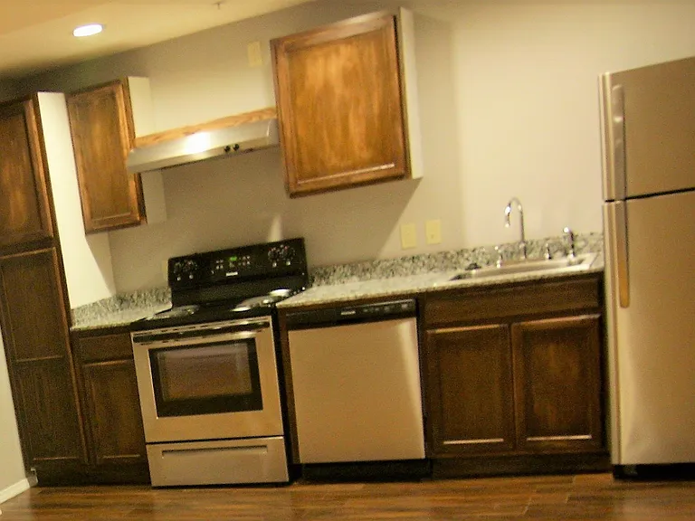 1306 E 11th St #10 — Photo 2