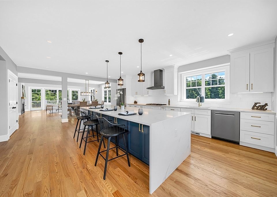 1st image of 11 Adams Ln #11