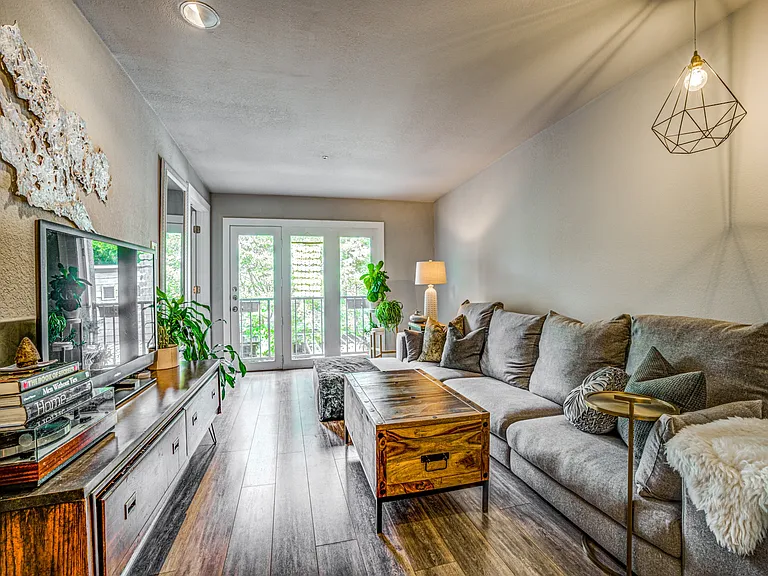 4303 Buena Vista St #203 — Photo 6
