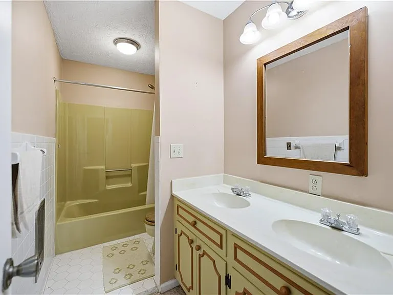 114 Cherokee Dr S — Photo 24