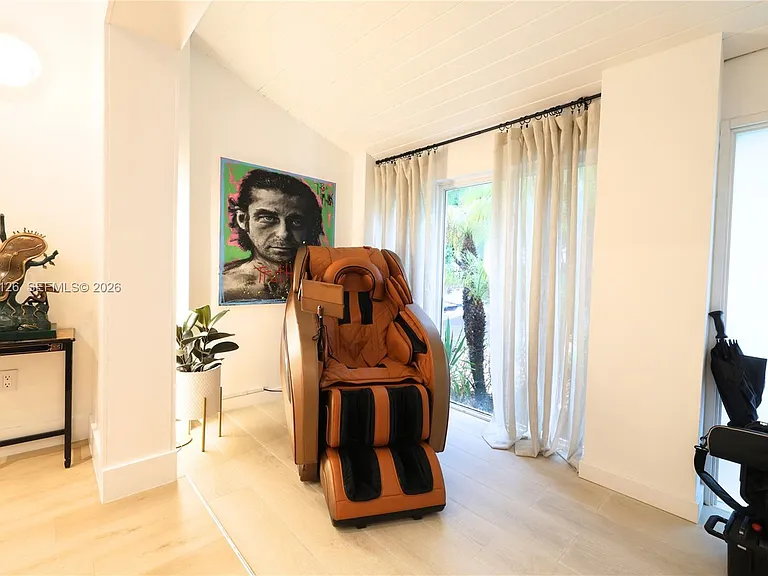 2338 SW 11th St — Photo 35