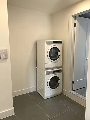 Rented by Empire City Real Estate LLC | media 23