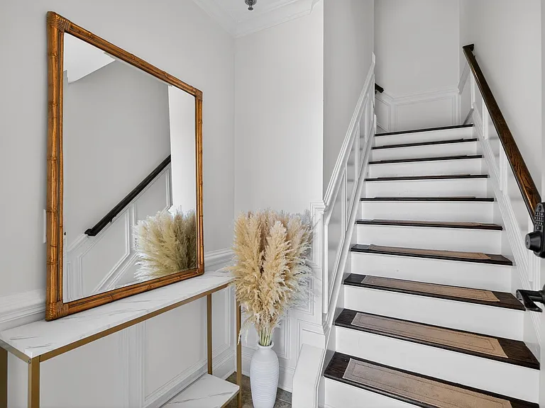 200 Laird Ave #204 — Photo 6