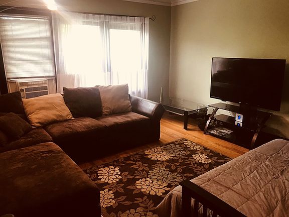 3rd image of 4427 N Menard Ave
