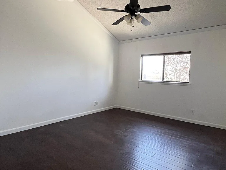 13047 Beacon Park Dr — Photo 11