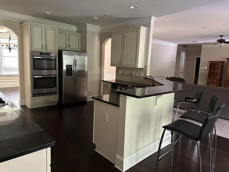 Ashbury Cir — Photo 3