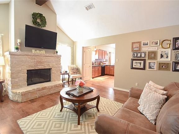 5th image of 2701 Red Oak Cir