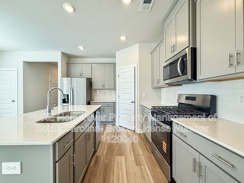 4 bed, 2.5 bath, 2018 sqft, $2,085 — Photo 4