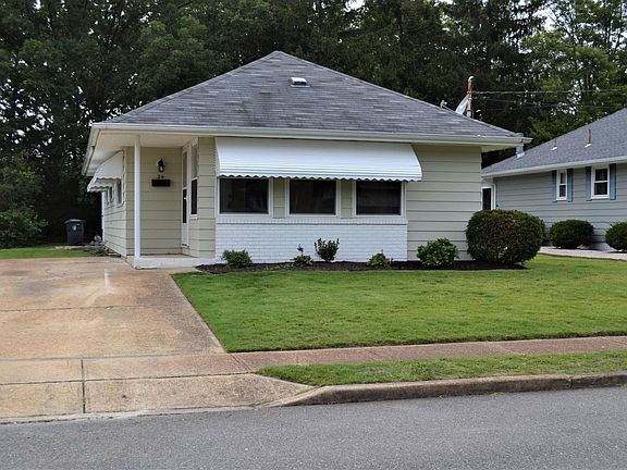 2nd image of 24 Yellowstone Dr