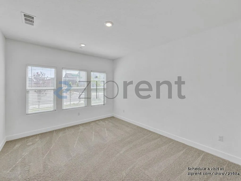 3 bed, 1898 sqft, $2,640 — Photo 1
