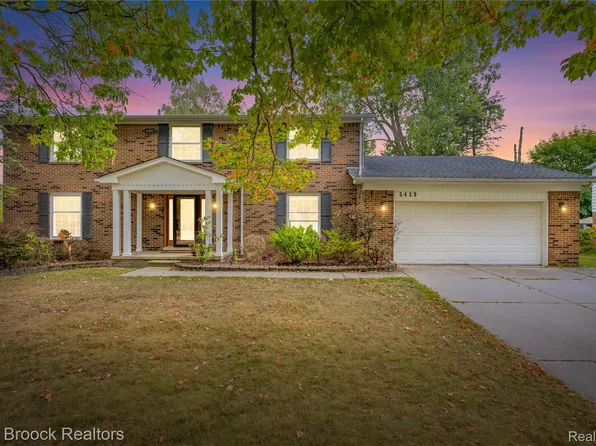 5439 Deerfield Village Dr, West Bloomfield, MI 48322