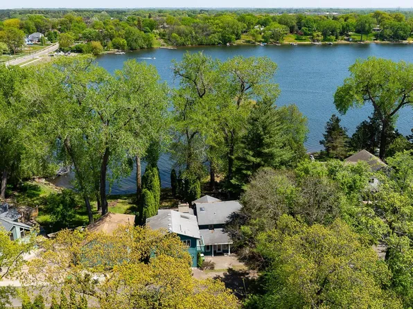 364 N Owasso Blvd, Shoreview, MN 55126