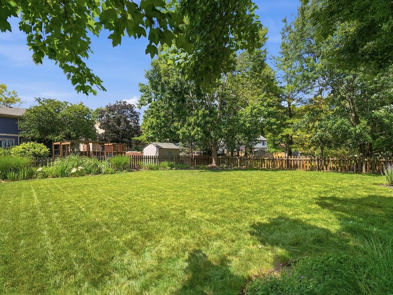 4 bed, 2.5 bath, 2030 sqft, $2,700 — Photo 3