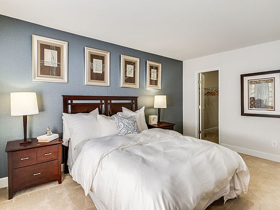Bedroom with Walk-in Closest