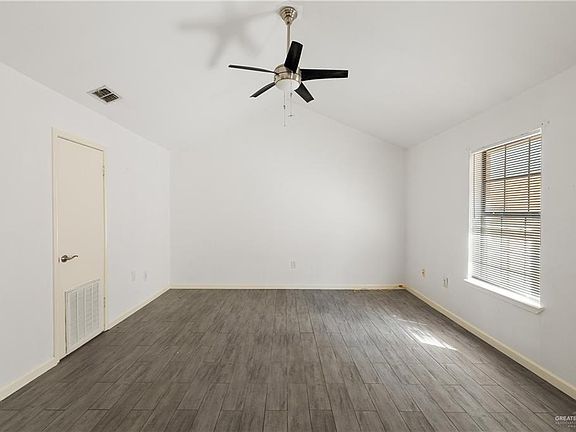 5th image of 901 Galveston Ave #C